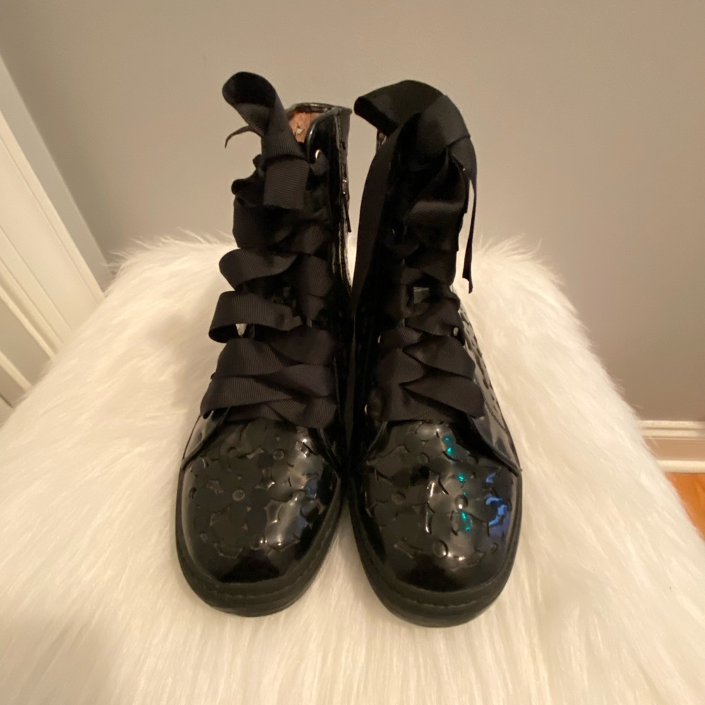 HOST PICK ‼️Jeffrey Campbell Laser Cutout Trainers Sneaker